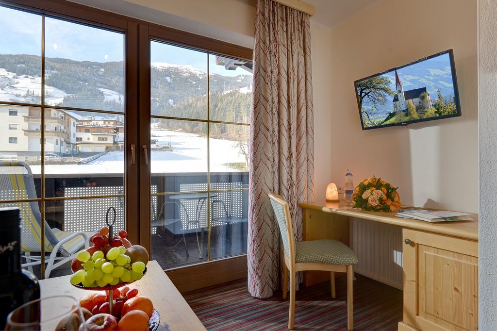 Wohlfuehlhotel Schiestl Fügen Exteriör bild