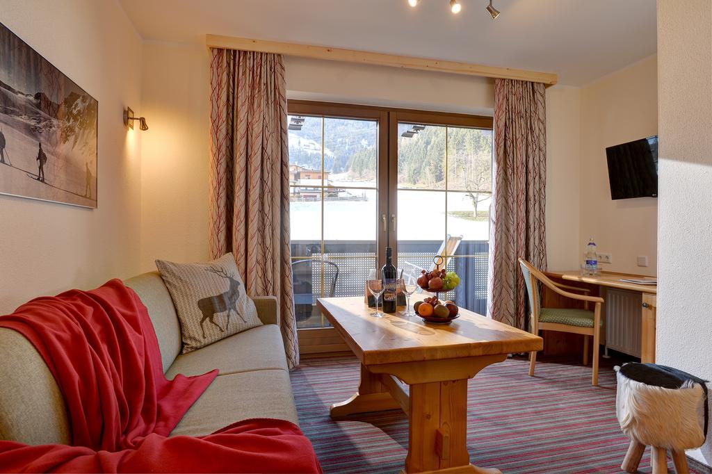 Wohlfuehlhotel Schiestl Fügen Exteriör bild
