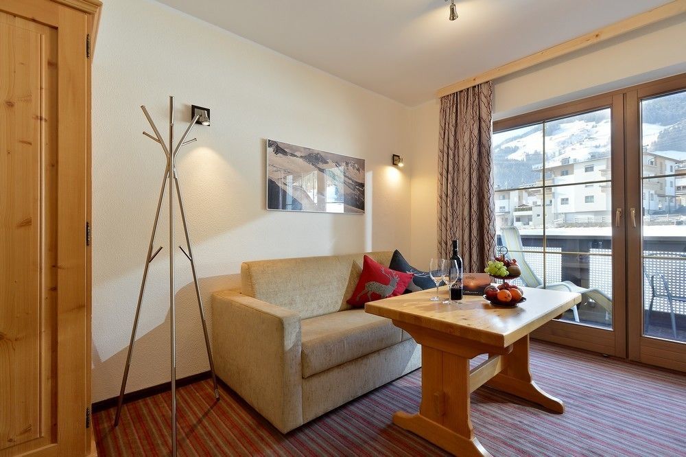 Wohlfuehlhotel Schiestl Fügen Exteriör bild