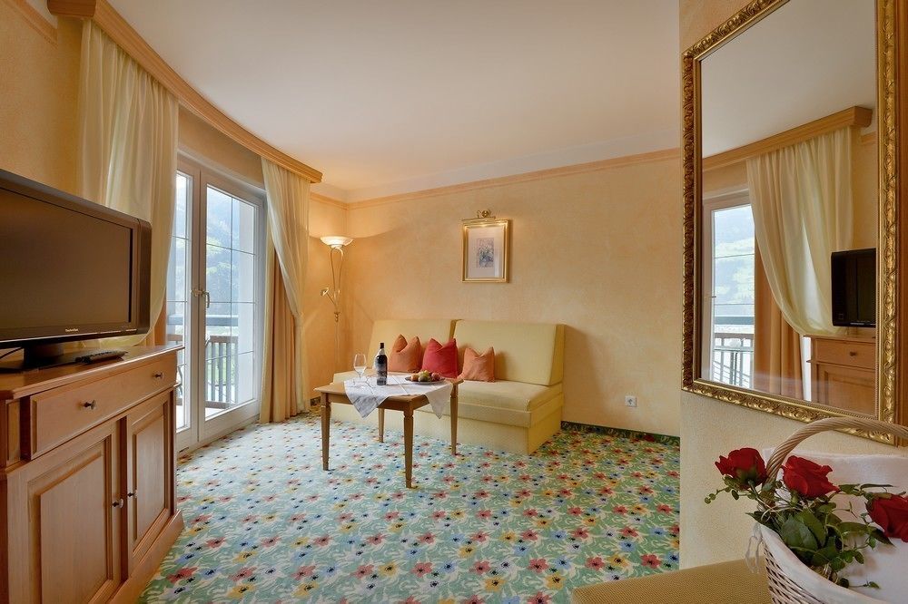 Wohlfuehlhotel Schiestl Fügen Exteriör bild
